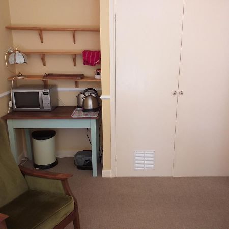 City Centre Double Room With A View, With Parking, Desk & Kitchenette 노리치 외부 사진