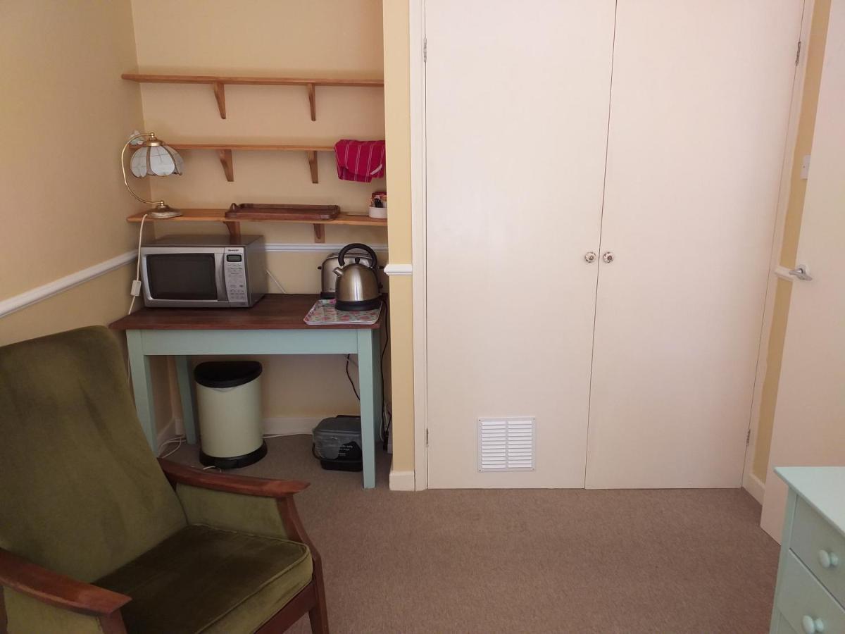 City Centre Double Room With A View, With Parking, Desk & Kitchenette 노리치 외부 사진